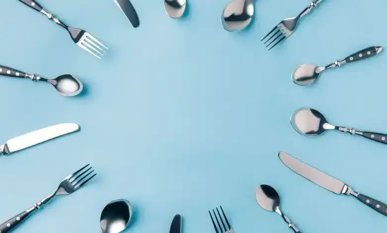 Jak nakrywać do stołu sztućce, aby uniknąć powszechnych błędów