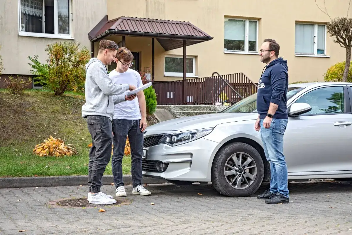 Czy osoba niepełnoletnia może być właścicielem samochodu? Oto co musisz wiedzieć!