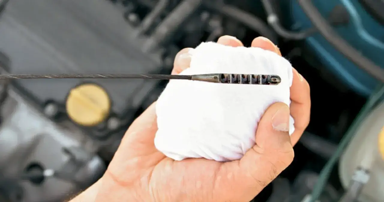 Gdzie jest olej w samochodzie? Oto jak go łatwo znaleźć i sprawdzić