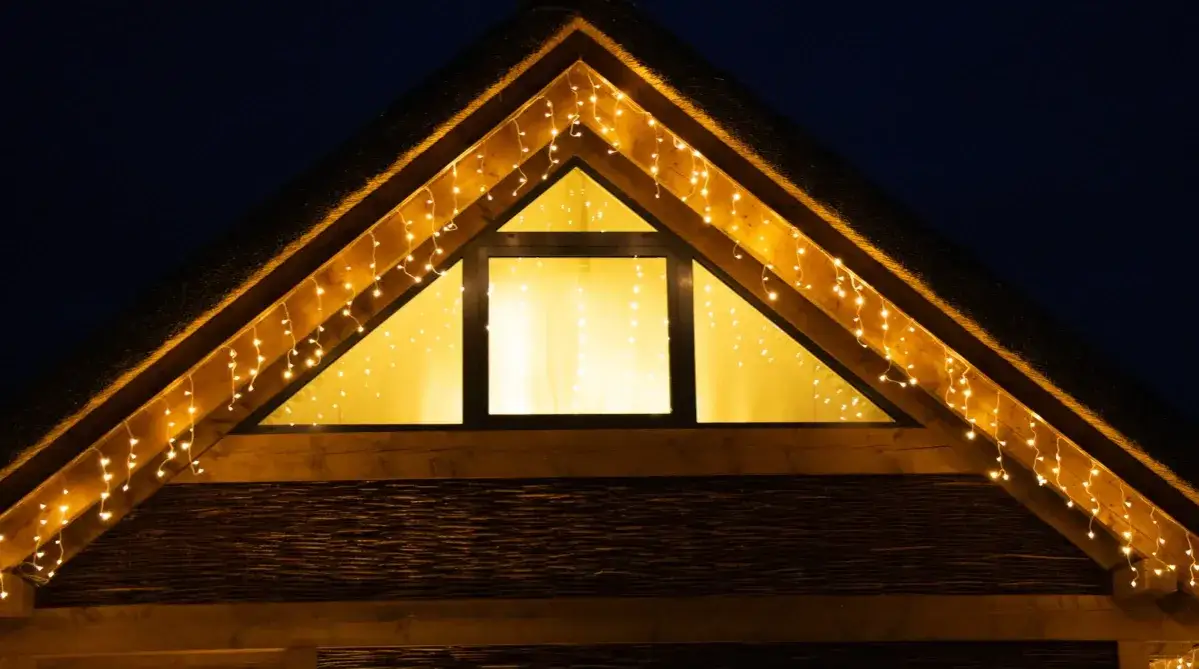 Jak zamontować kurtynę świetlną na okno – proste kroki bez problemów