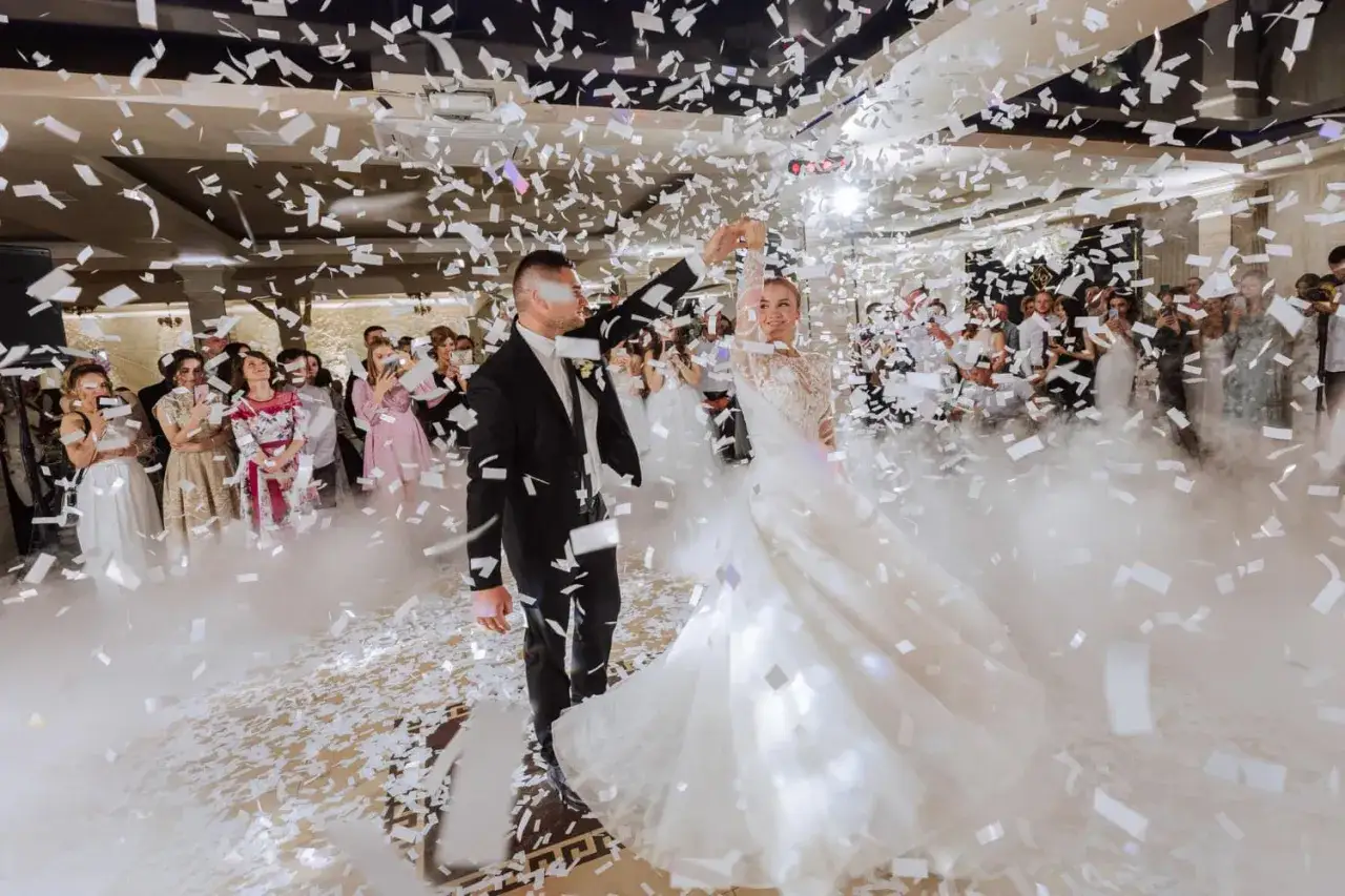 Nie masz z kim iść na wesele? 3 opcje i spokój ducha!