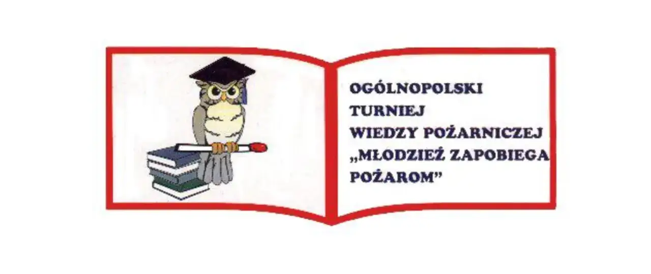Sowa w czapce absolwenta trzyma znicz, siedząc na stosie książek. Logo Ogólnopolskiego Turnieju Wiedzy Pożarniczej "Młodzież Zapobiega Pożarom".