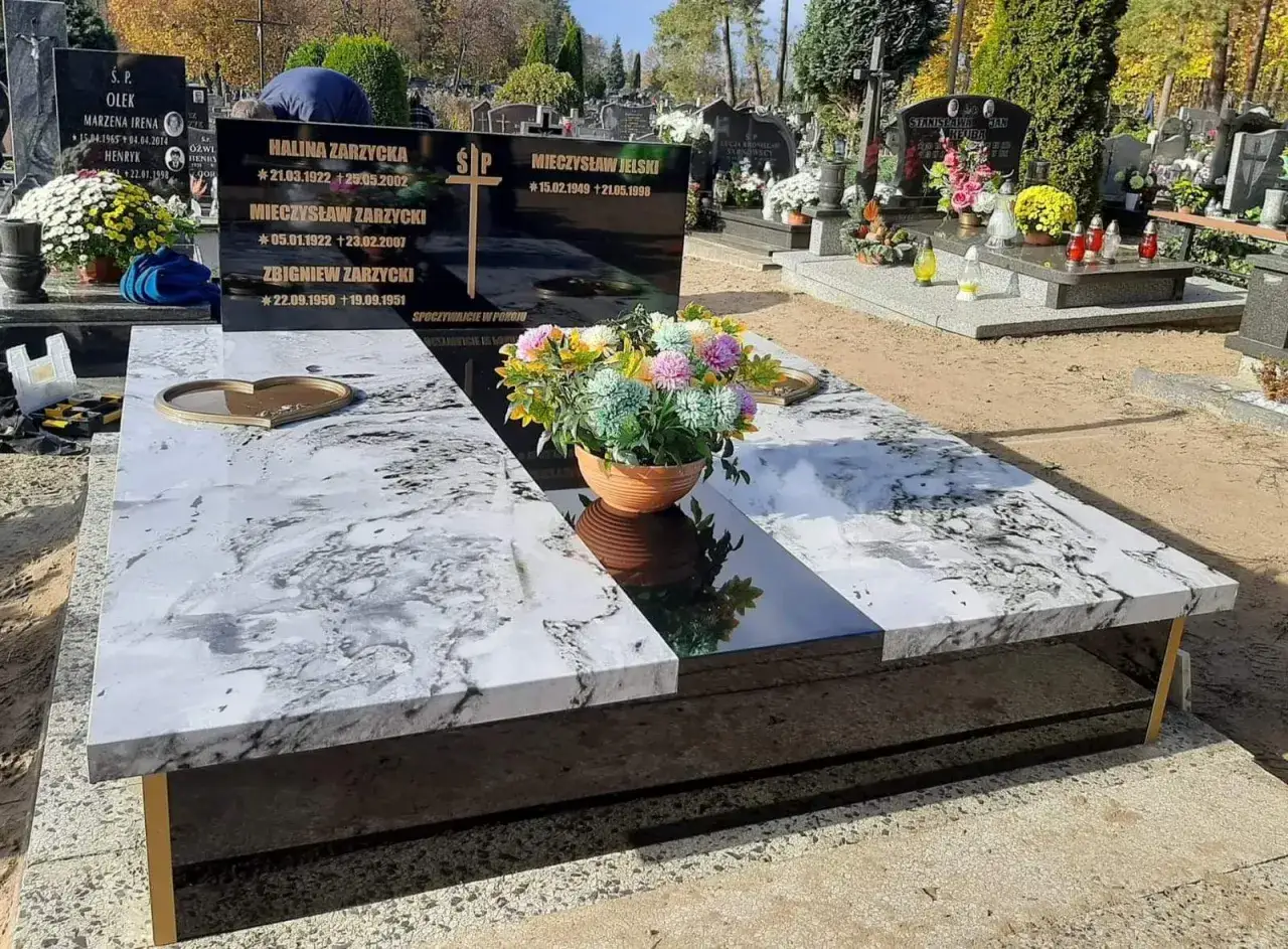 Nagrobek: Ile kosztuje? Kompleksowy przewodnik, bez ukrytych opłat