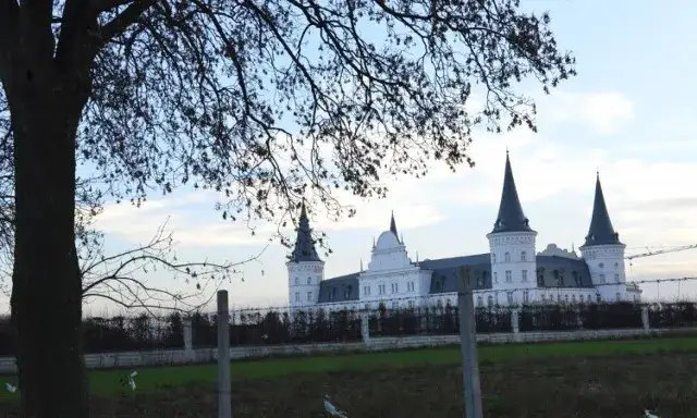 Kiedy otwarcie hotelu Cztery Wieże w Katarzyninie? Sprawdź aktualności