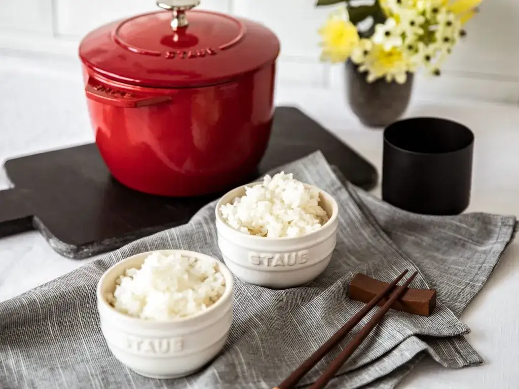 Jaki ryż do sałatek? Oto najlepsze wybory, które zaskoczą smakiem