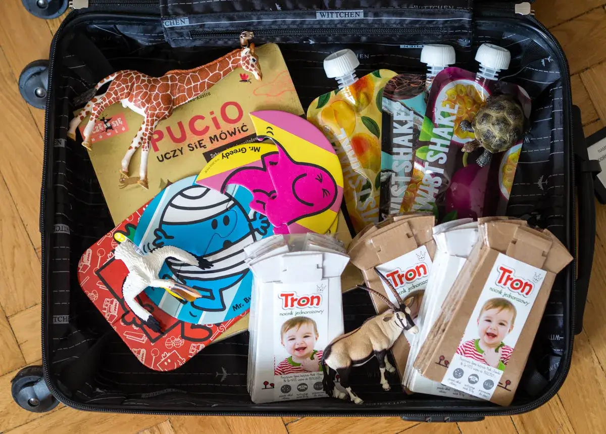 Co zabrać na wakacje z dzieckiem za granicę? Lista rzeczy, które musisz mieć