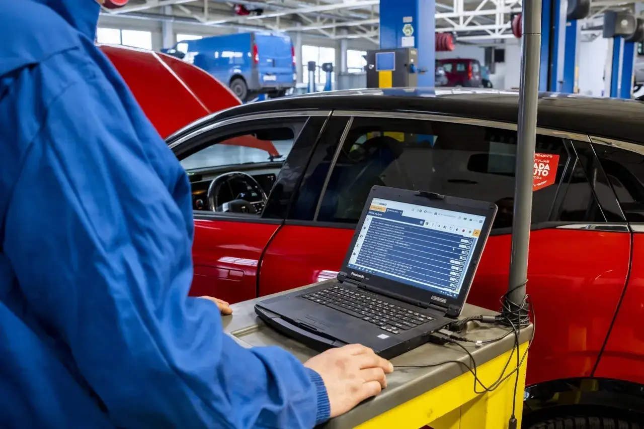 Ile wytrzymuje bateria w samochodzie elektrycznym? Poznaj prawdę o jej trwałości