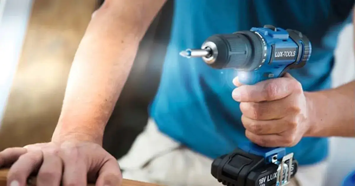 Jak wybrać najlepszą wiertarko-wkrętarkę do domu? Porady i ranking modeli