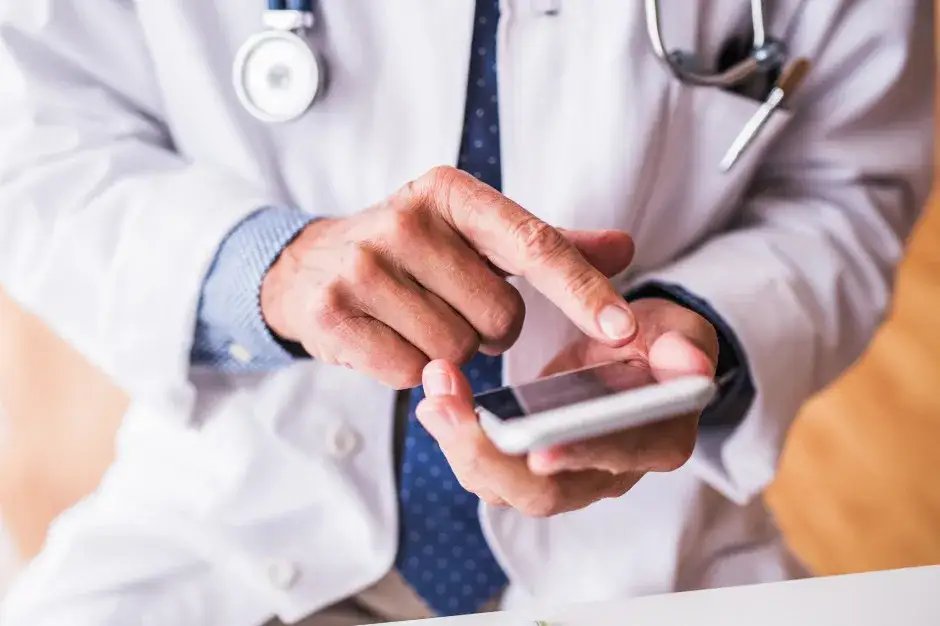 Czy wizyta domowa lekarza rodzinnego jest płatna? Sprawdź zasady!