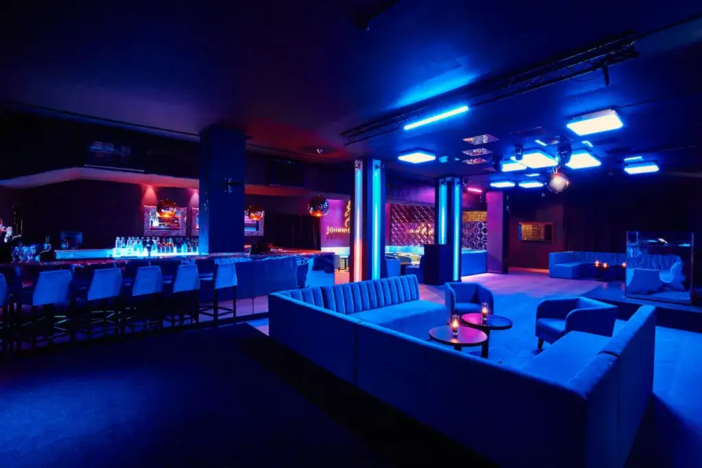 Najlepsze kluby w Pałacu Kultury – sprawdź, co oferują