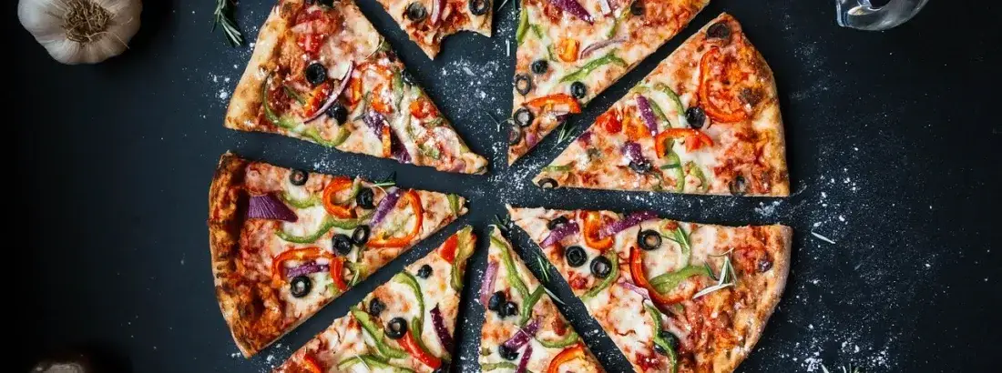 Jak piec pizzę w piekarniku z termoobiegiem, by uniknąć przypalenia