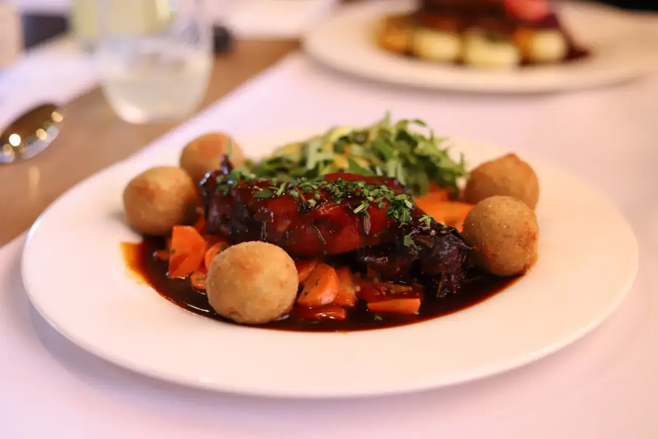 Słupsk: Gdzie zjeść? Najlepsze restauracje na każdą okazję!