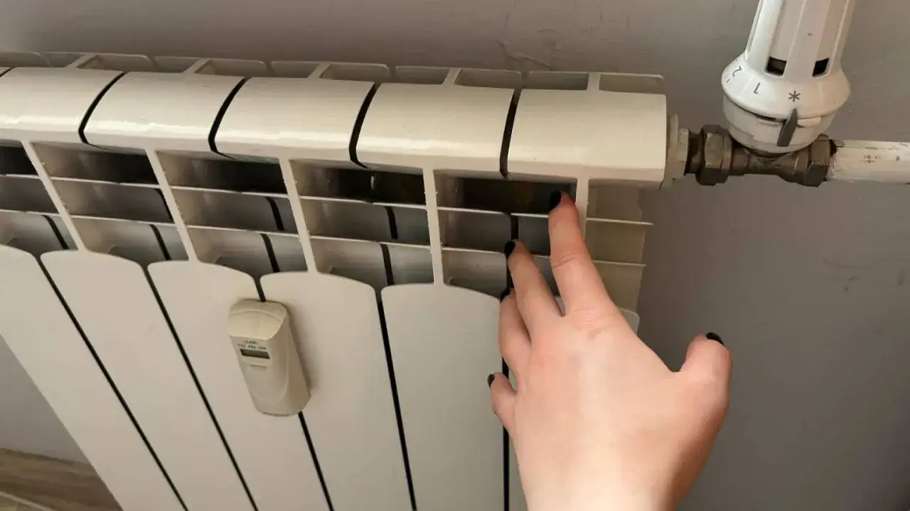 Kto odpowietrza kaloryfery w bloku? Sprawdź, kto jest odpowiedzialny