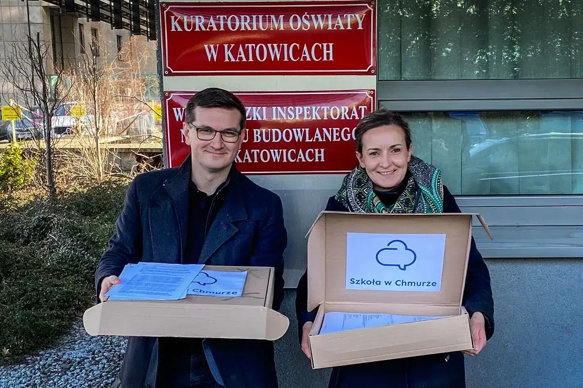 Czy szkoła językowa jest placówką oświatową? Sprawdź prawdę o statusie!