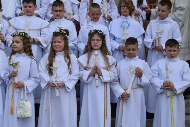 Ile trwa msza komunijna? Zaskakujące fakty o czasie ceremonii