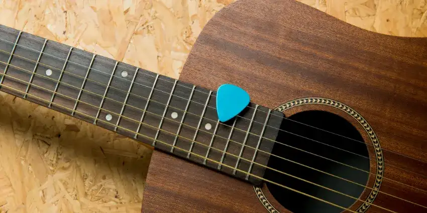 Gdzie kupić kostki do gitary? Najlepsze opcje i porady zakupowe