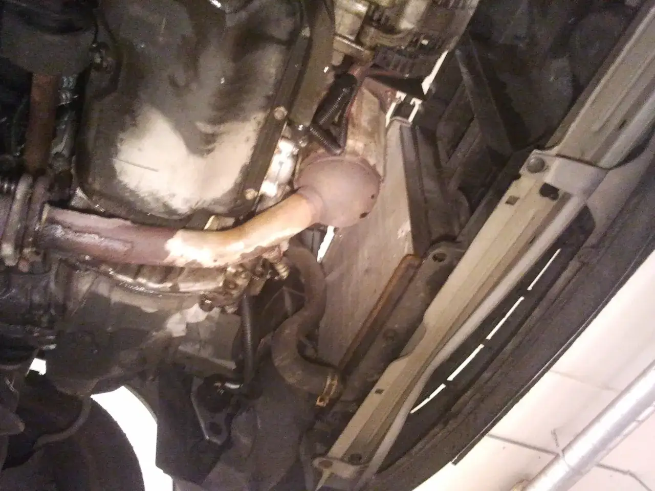 Gdzie jest czujnik wentylatora Peugeot 206? Lokalizacja i wymiana