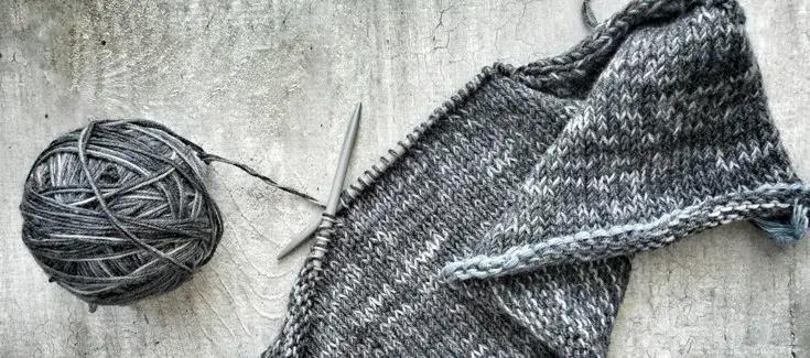 Jak zrobić kołnierz do swetra na drutach - proste metody i porady