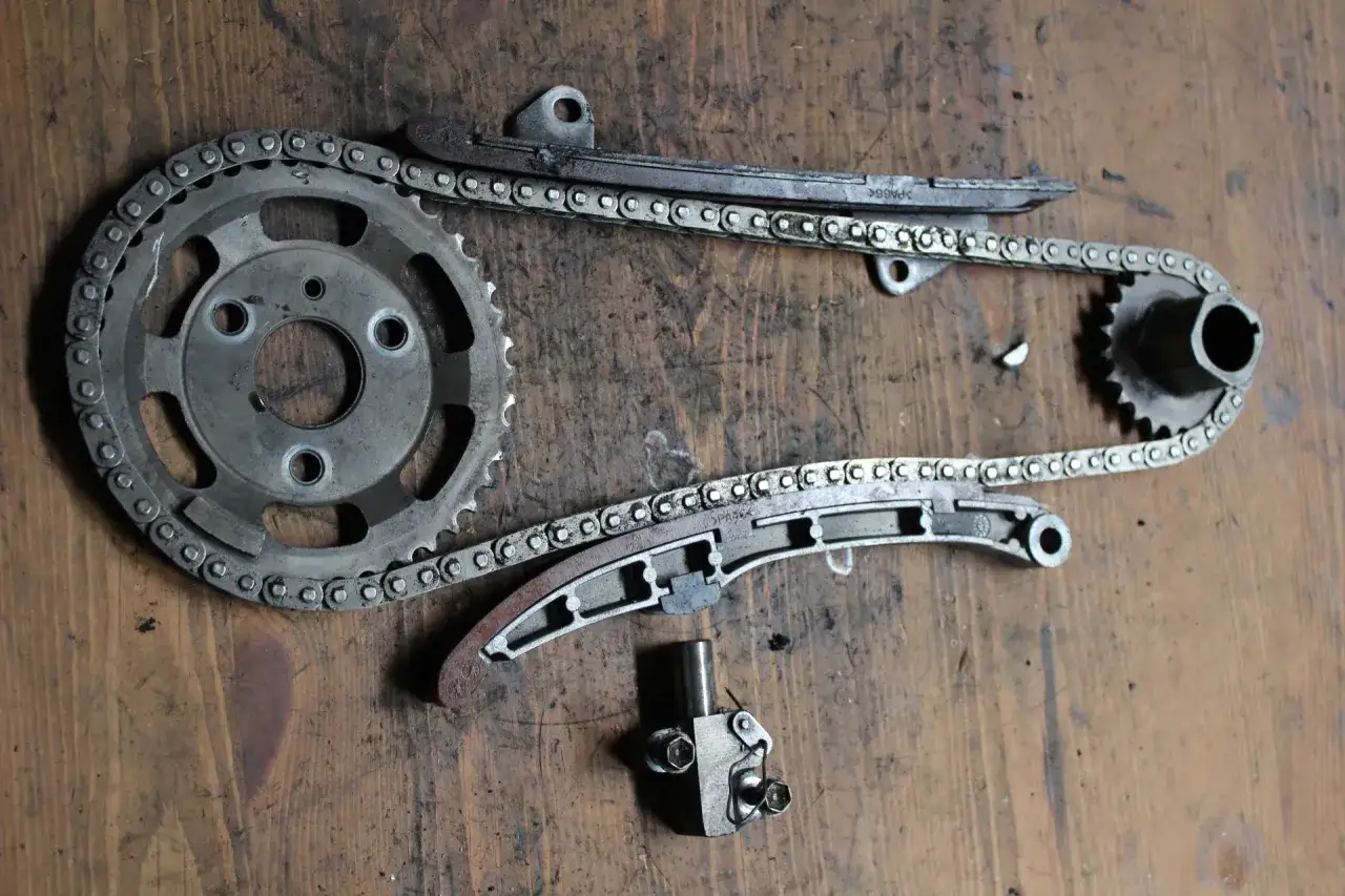 Toyota Yaris 1.0: rozrząd pasek czy łańcuch? Odkryj prawdę i uniknij kosztów