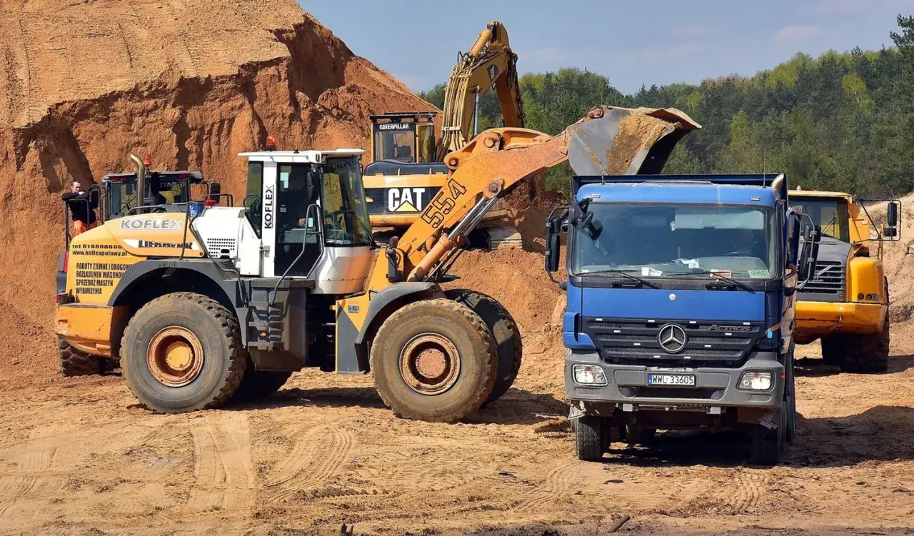 Ile trwa kurs na koparkę? Od zapisu do uprawnień krok po kroku