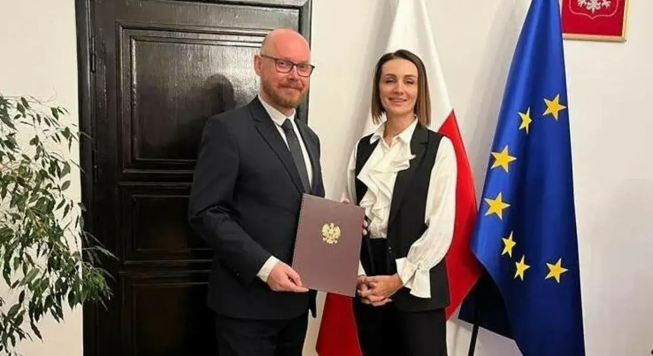 Kto powołuje kuratora oświaty i jakie są kryteria wyboru?