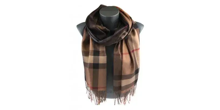 Jaki szalik do kremowej kurtki? Oto kolory, które musisz znać