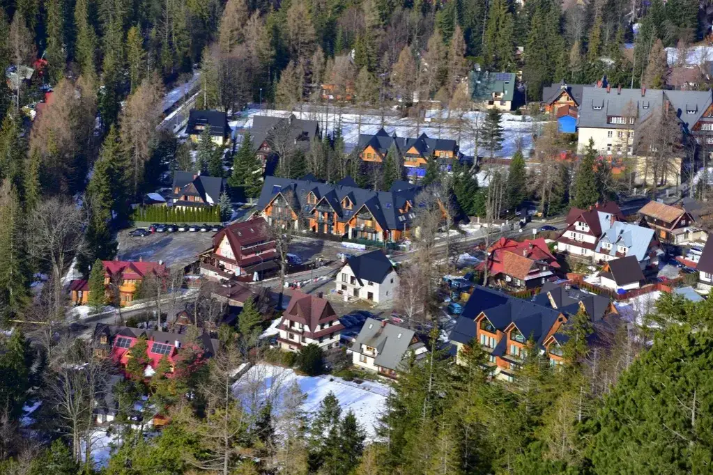 Ile kosztuje nocleg w Zakopanem? Ceny, które mogą Cię zaskoczyć