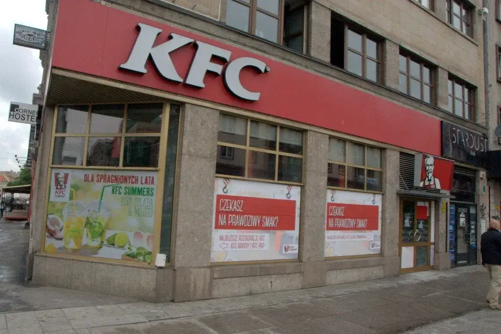 Gdzie jest najbliższe KFC w Warszawie? Odkryj najlepsze lokalizacje