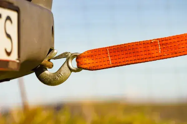 Czy można holować na ekspresowej? Zasady, które musisz znać