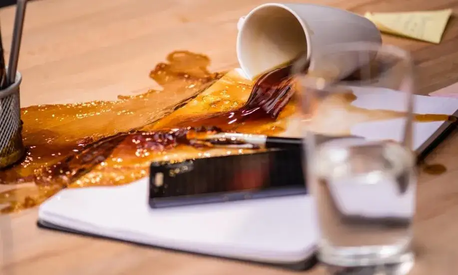 Jak uratować zalaną książkę i uniknąć jej zniszczenia