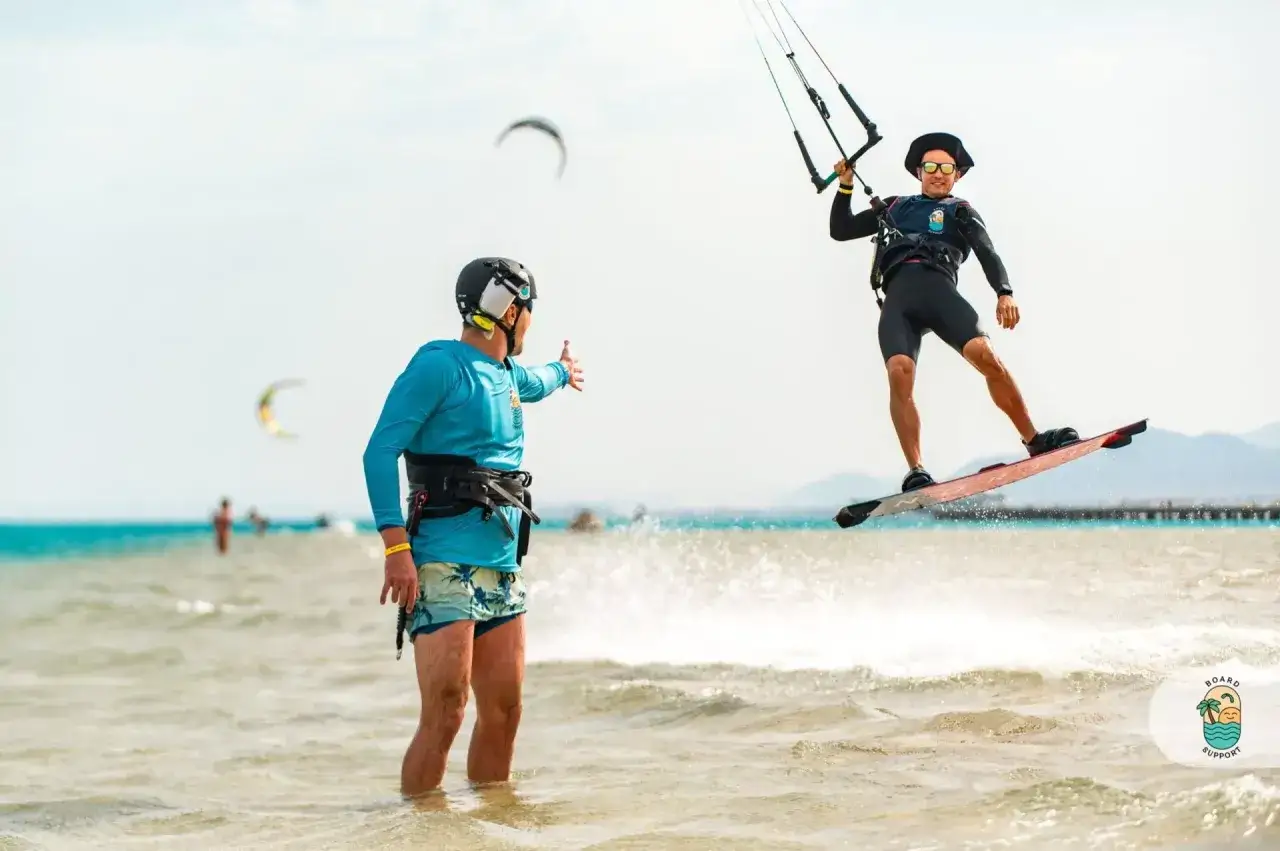 Kitesurfing w Egipcie: Gdzie jechać? Wybierz idealny spot dla siebie!