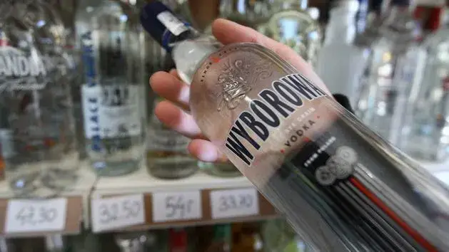 Czy można zwrócić alkohol? Zasady i warunki zwrotów w Polsce