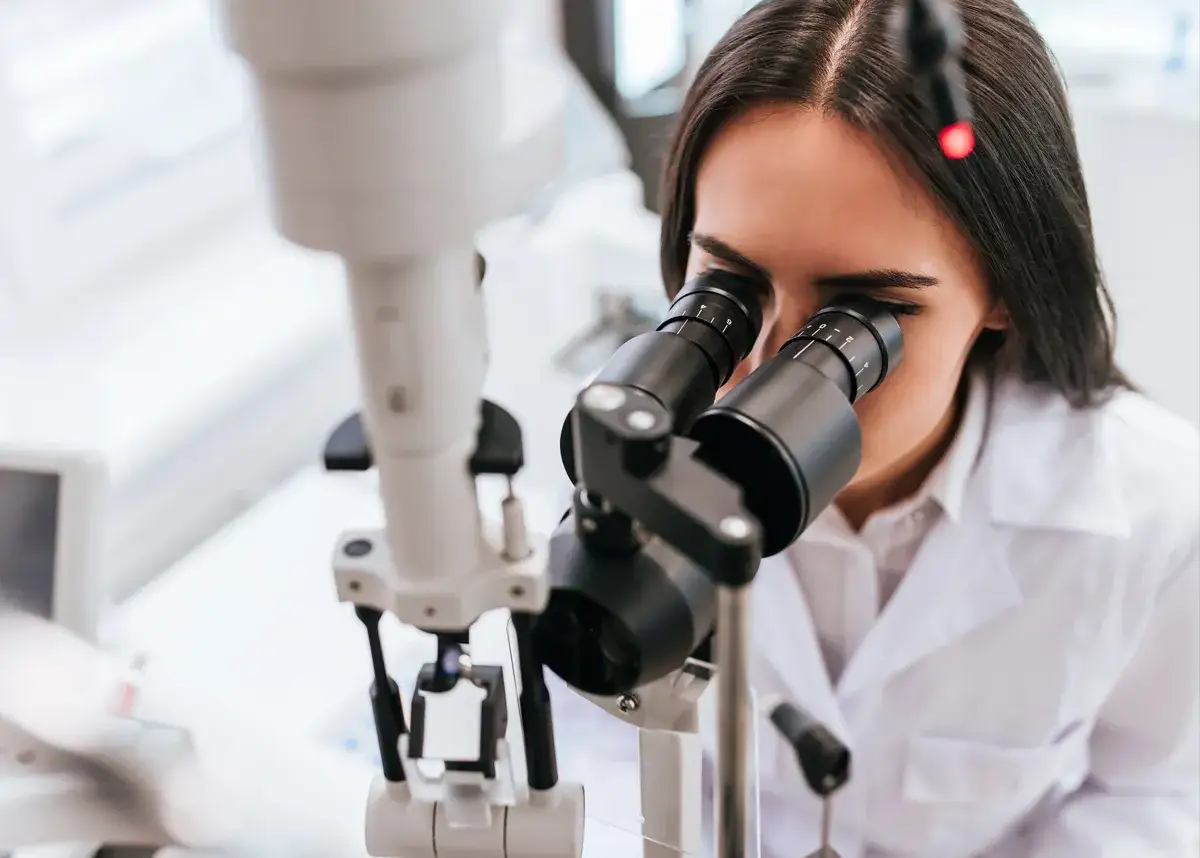 Okulista czy optometrysta? Jak wybrać specjalistę do badania wzroku?