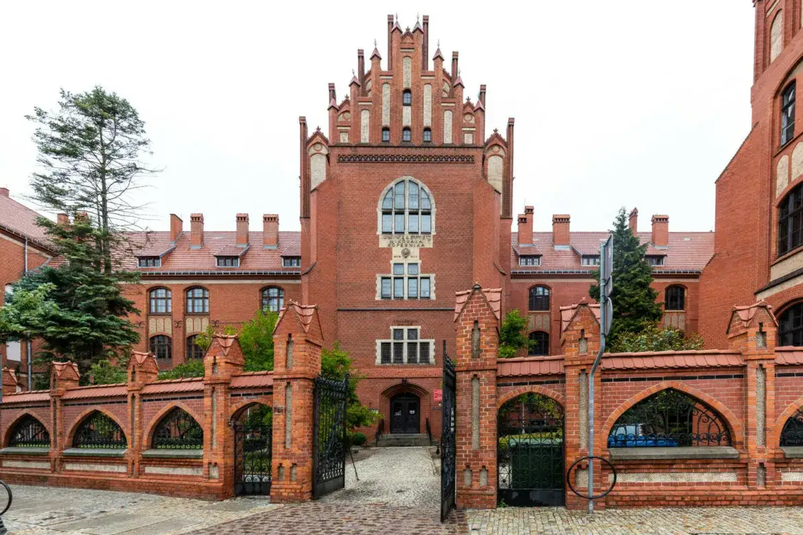 Uniwersytet Mikołaja Kopernika: Kluczowe informacje o uczelni w Toruniu