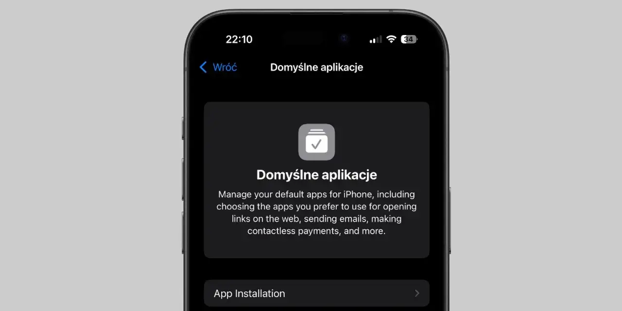 Ekran iPhone'a z opcją "Domyślne aplikacje". Dowiedz się, jak zmienić nazwę iPhone'a i dostosować domyślne aplikacje.