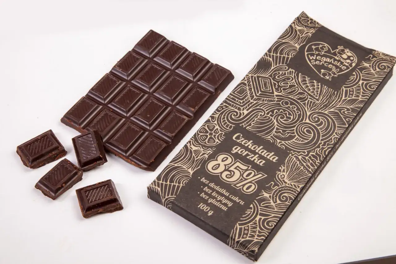 Czekolada gorzka 85% "Wegańskie Serce" - czy gorzka czekolada jest wegańska? Tak, ta jest! Bez dodatku cukru, lecytyny i glutenu.