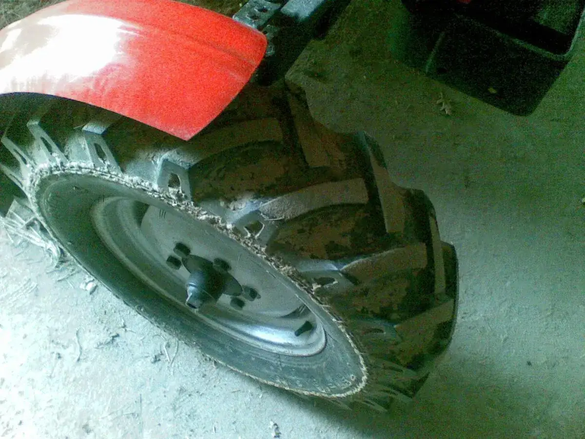 Jakie opony do C 330 wybrać, aby uniknąć problemów w pracy?