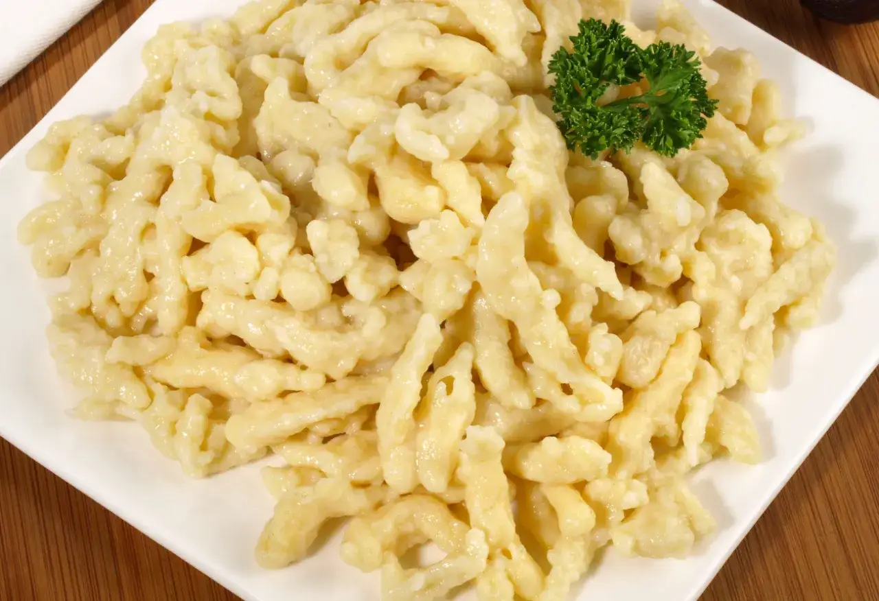 Miękkie lane kluski: Babciny przepis na idealną delikatność