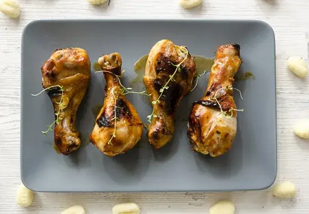 Jak piec udka z kurczaka, aby były soczyste i aromatyczne?