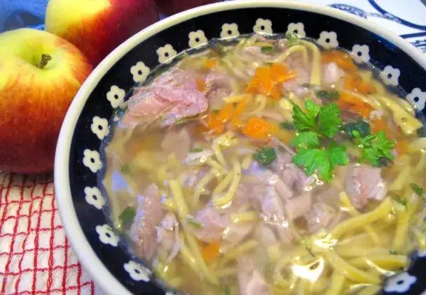 Rosół z indyka: Czy jest zdrowy? Właściwości, porównanie, przepis