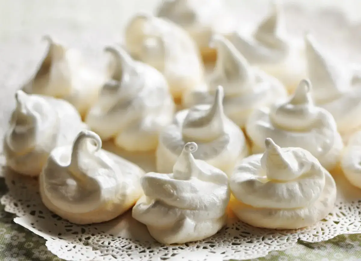 Jak przechowywać blaty bezowe, aby uniknąć ich zmiękczenia i psucia