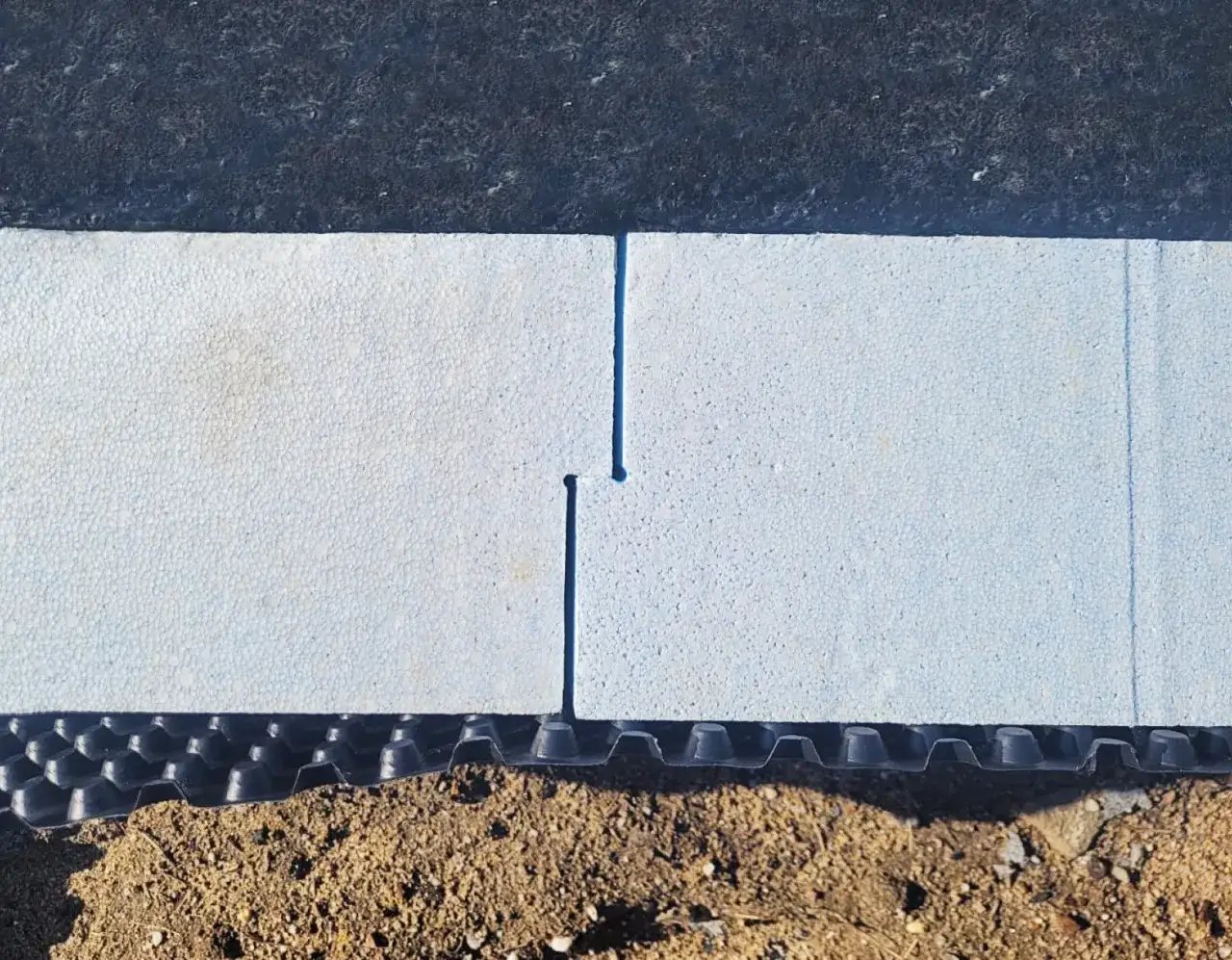 Jaki styropian na ogrodzenie wybrać, by uniknąć kosztownych błędów?