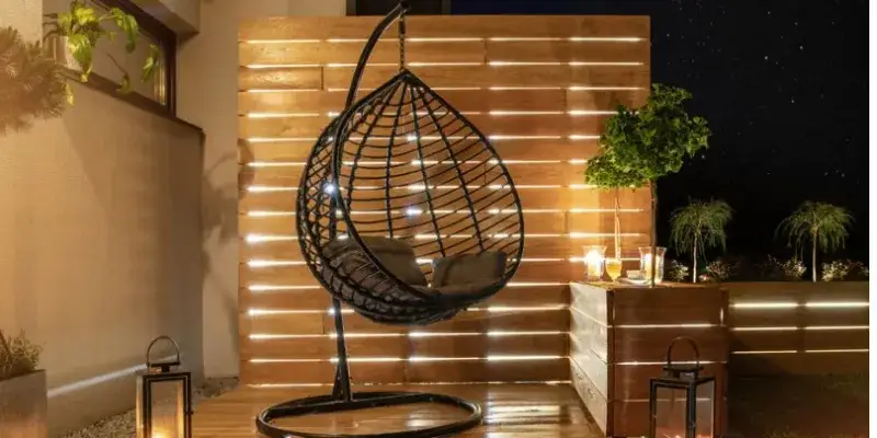 Jak skutecznie odgrodzić się od sąsiadów na balkonie w bloku