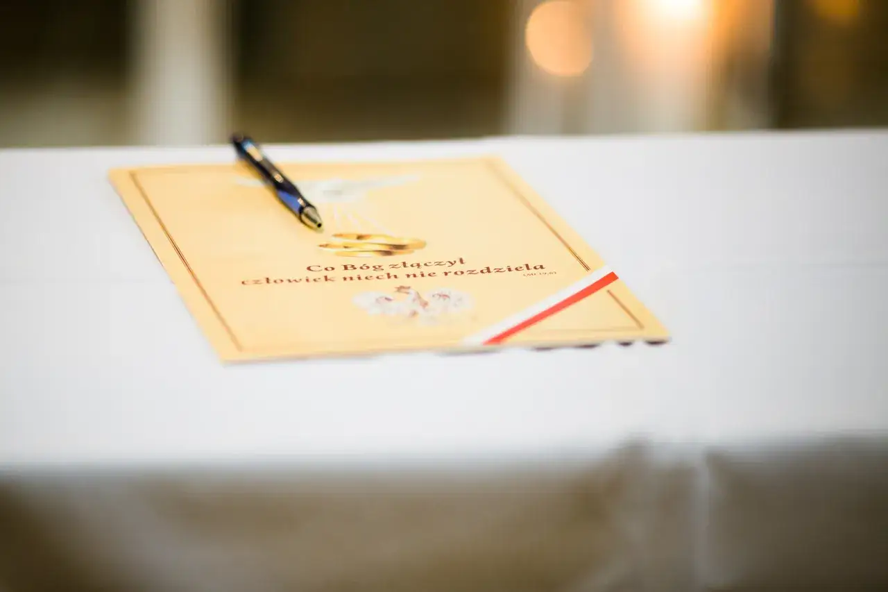 Ślub kościelny: Formalności, dokumenty. Kiedy iść do księdza?