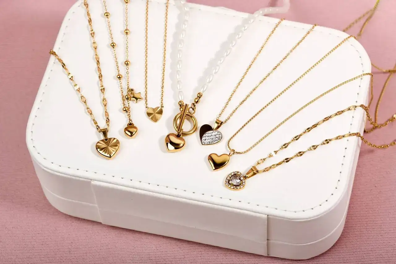 Motyw serca: odkryj jego znaczenie w biżuterii i dekoracjach