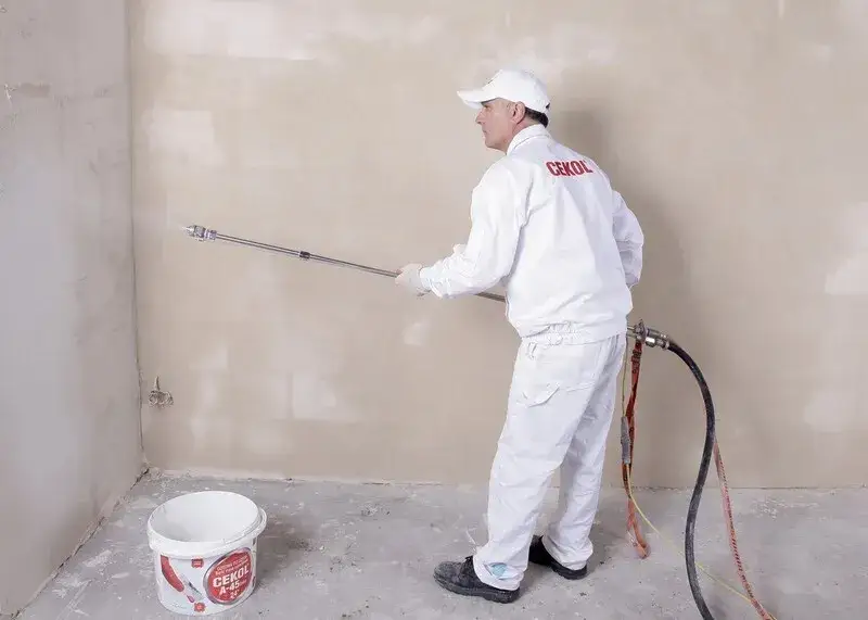 Co to jest tynk maszynowy gipsowy i jak może ułatwić prace budowlane