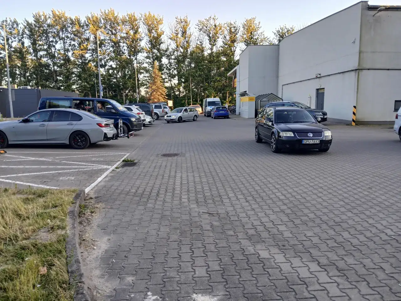Gdzie zaparkować w Władysławowie? Najlepsze opcje parkingowe i porady