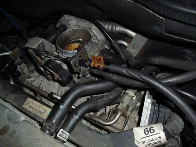 Gdzie znajduje się silnik krokowy w Oplu Astra H? Oto odpowiedź!