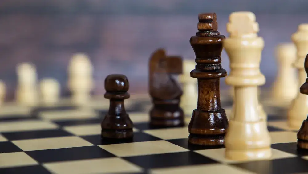 Szach co to znaczy? Zrozumienie kluczowego elementu gry w szachy