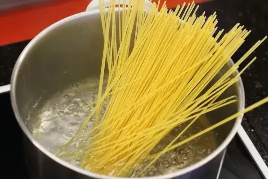 Jak przygotować spaghetti napoli knorr - szybki przepis i wartości odżywcze